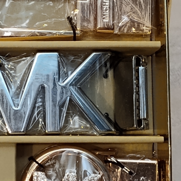 NWT!!! Michael Kors Belt Set - Picture 5 of 9